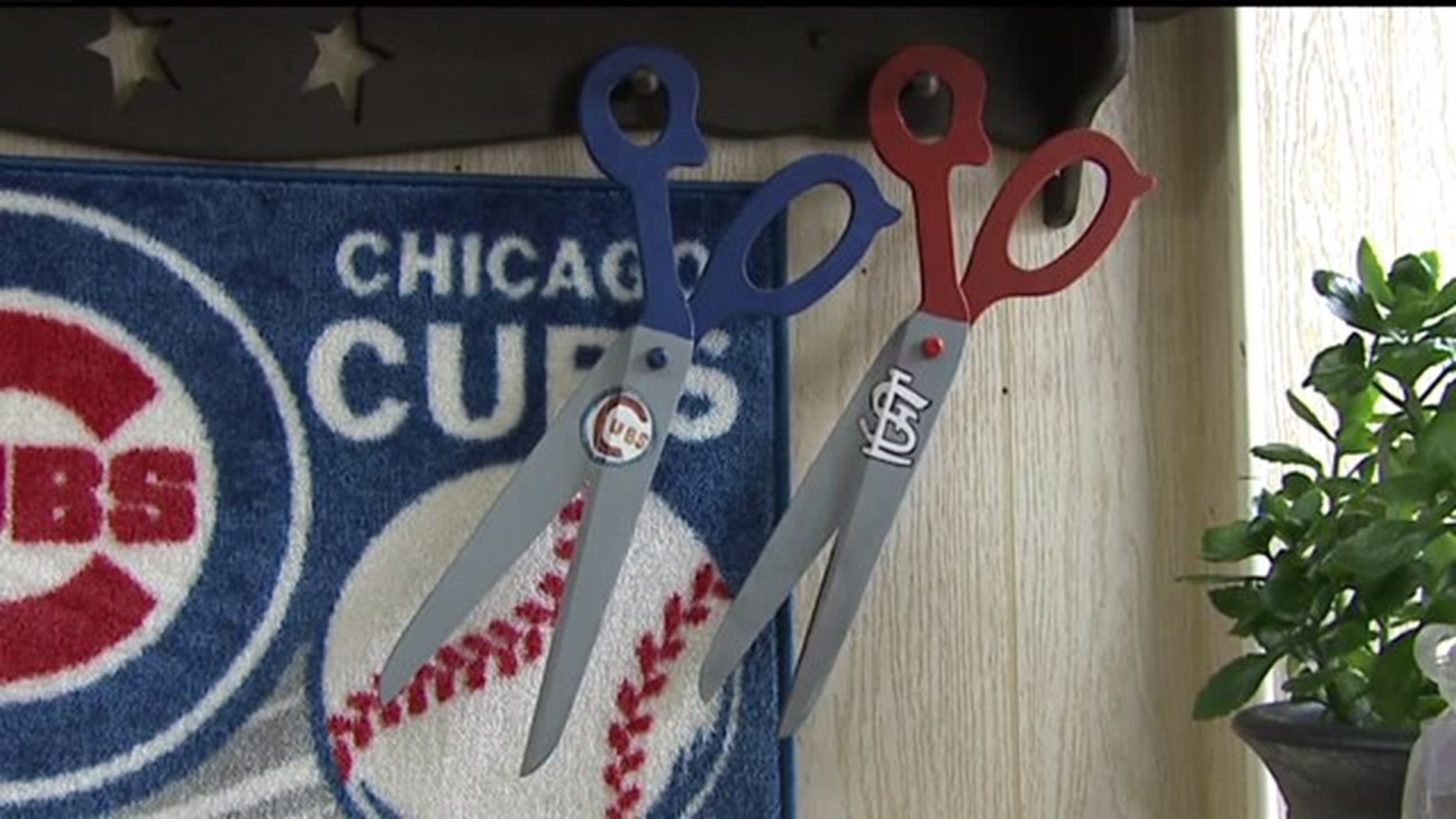 Galesburg barber shop divided over Cubs and Cards