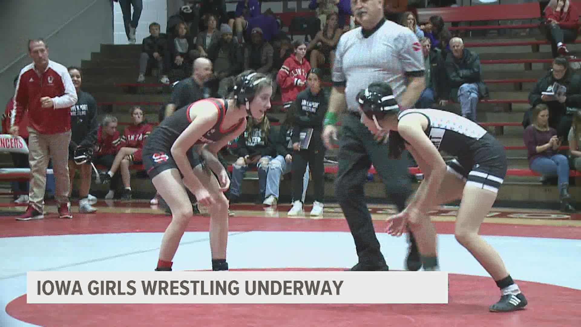 Qc High School Wrestling Girls Hit The Mats For First Time As An