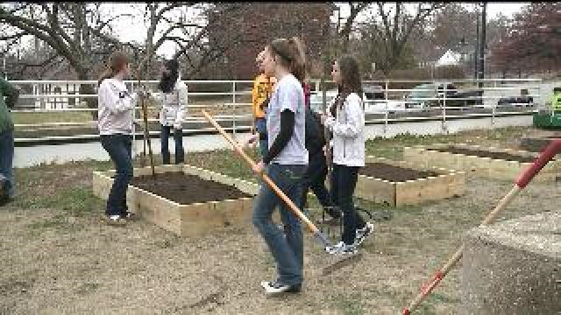 Davenport students create garden