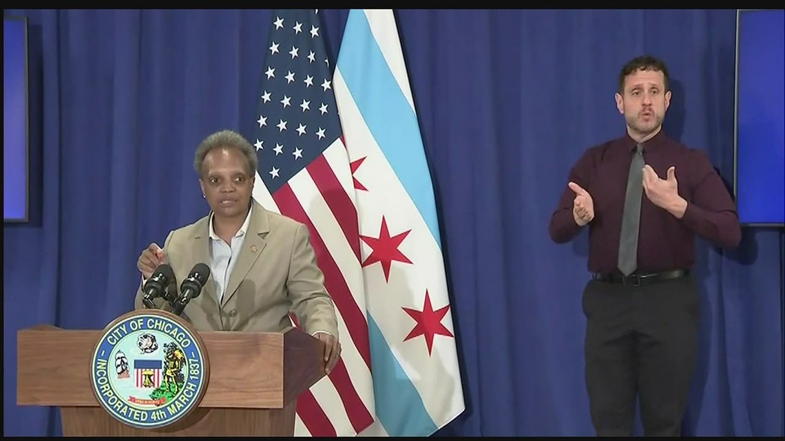 Chicago police union head urges cops to defy vaccine mandate