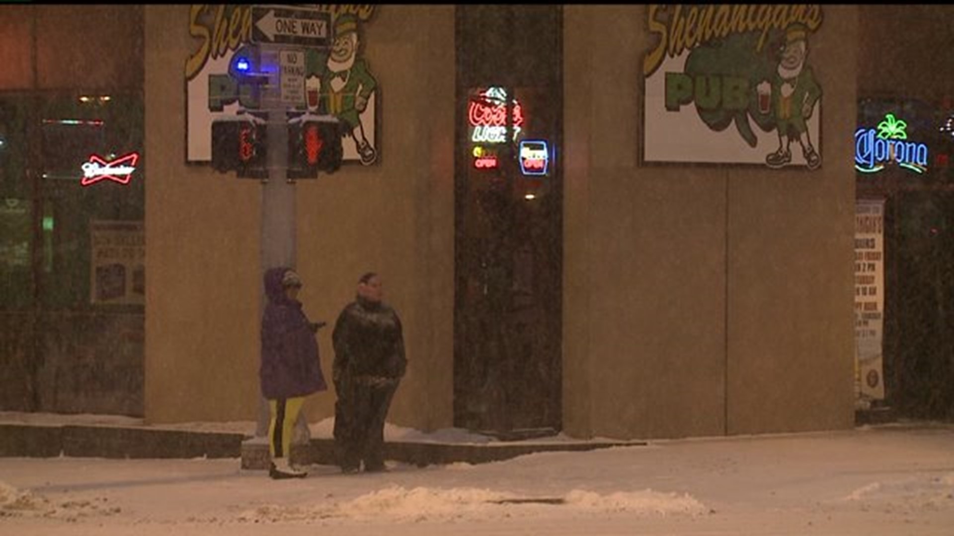 Snow emergency lights in Davenport