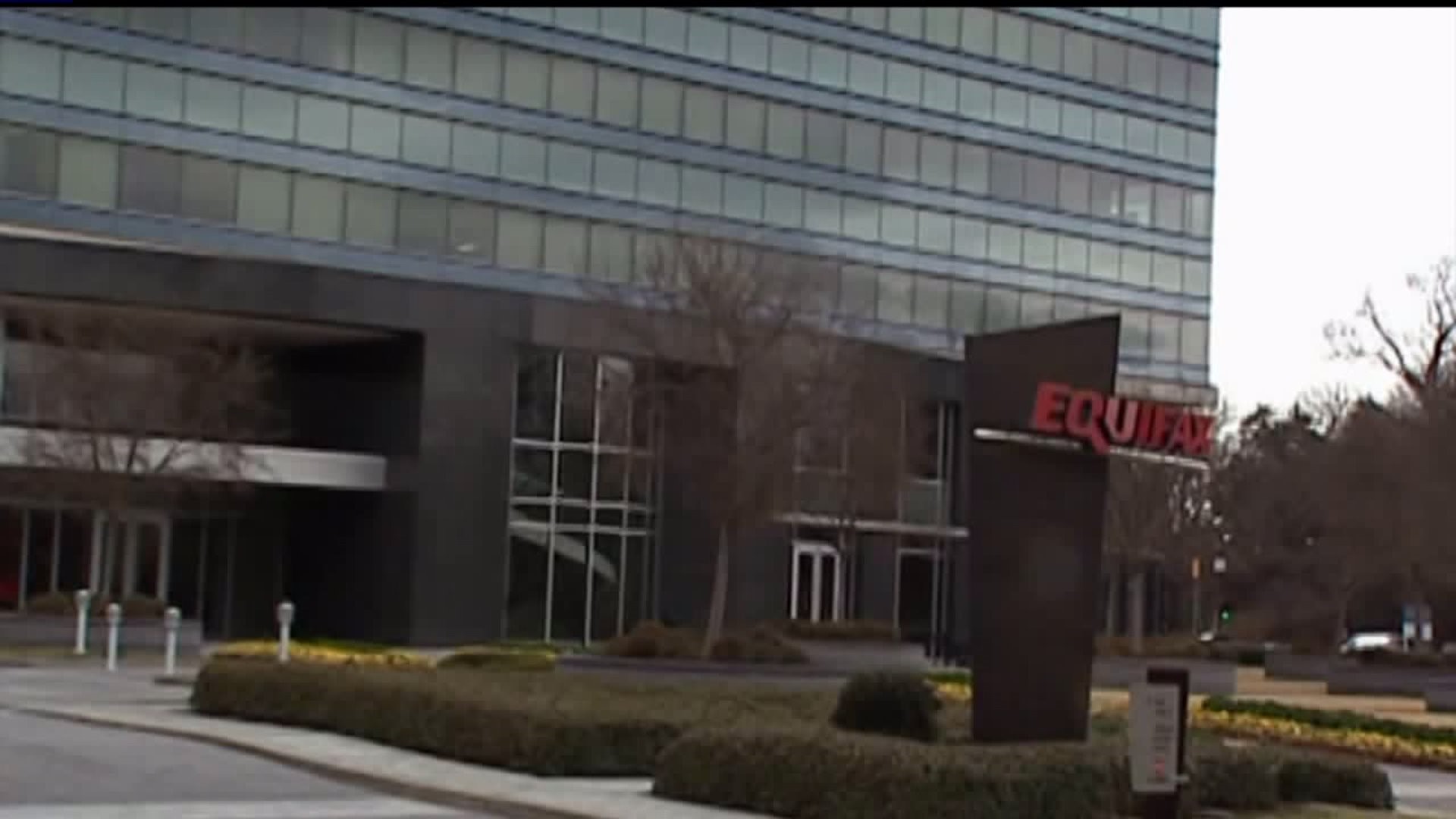 Equifax CEO resigns