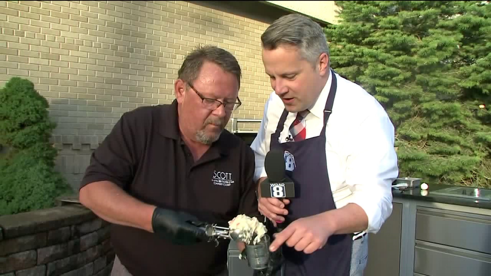 Chef Scott`s secret: grilling potatoes in a tin can?
