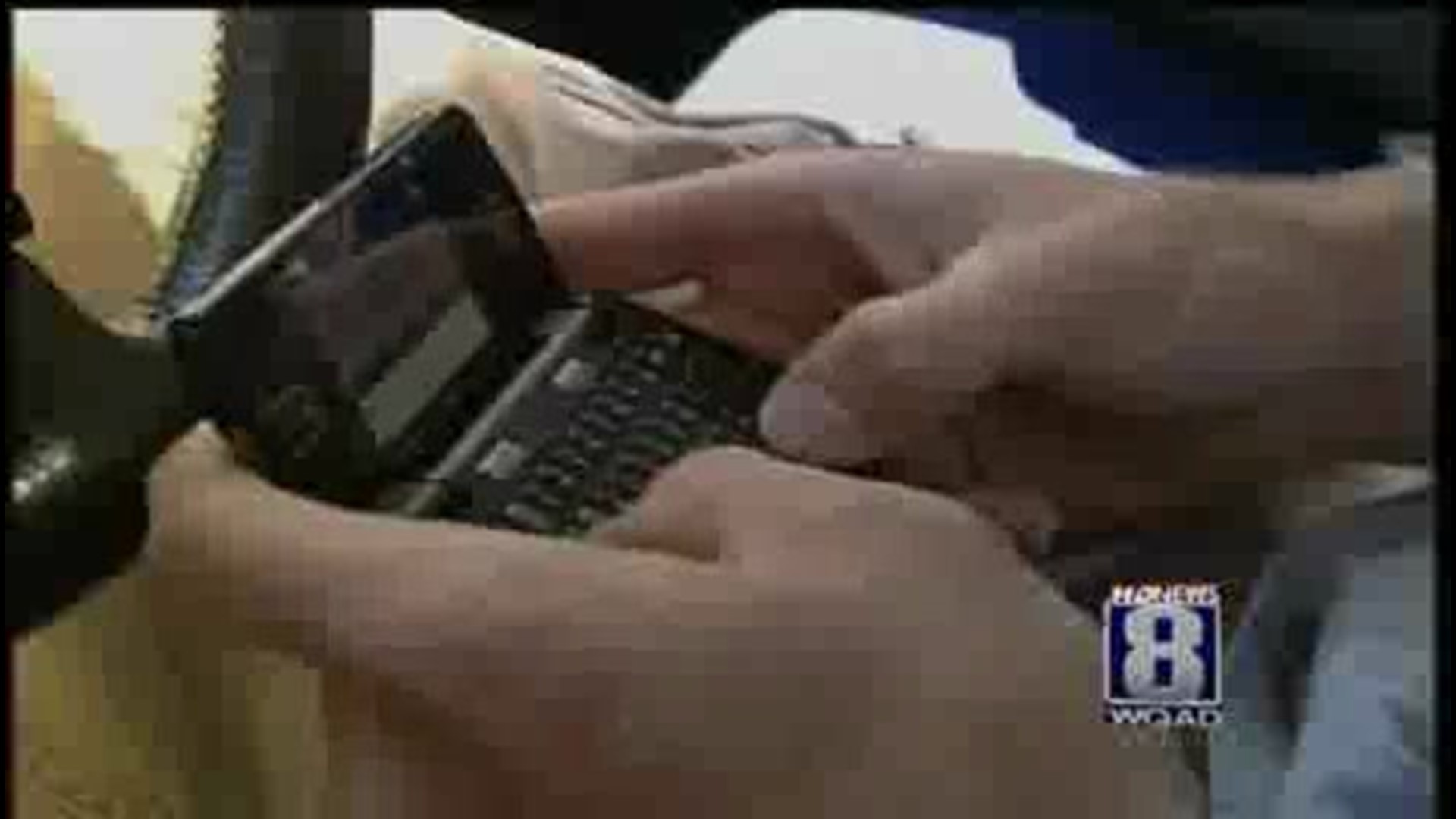 Illinois could ban on all mobile phone use for drivers.mp4
