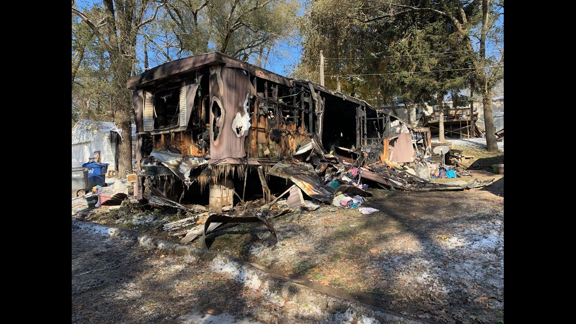 Four escape from overnight fire in Bettendorf mobile home park