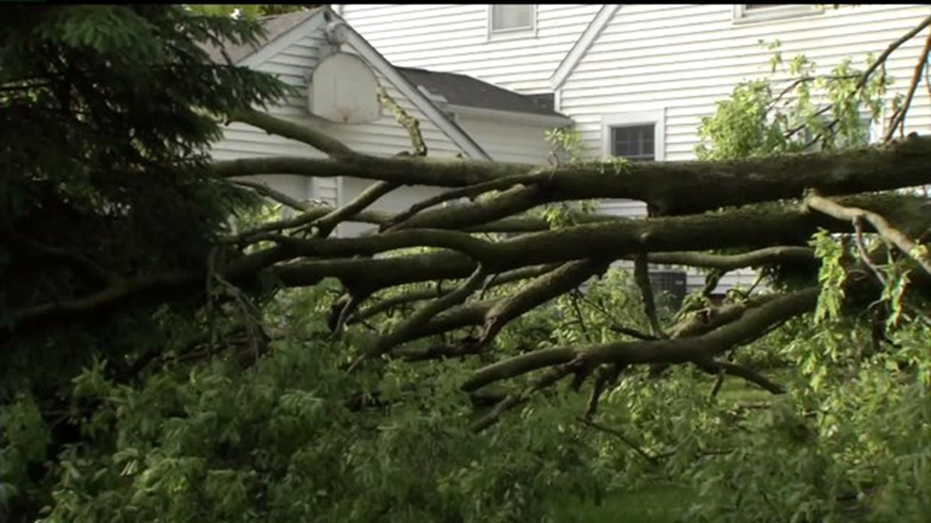 87 mph winds left destruction in Iowa