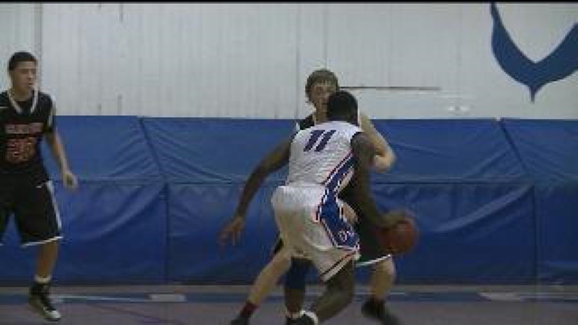 Central Bests Clinton