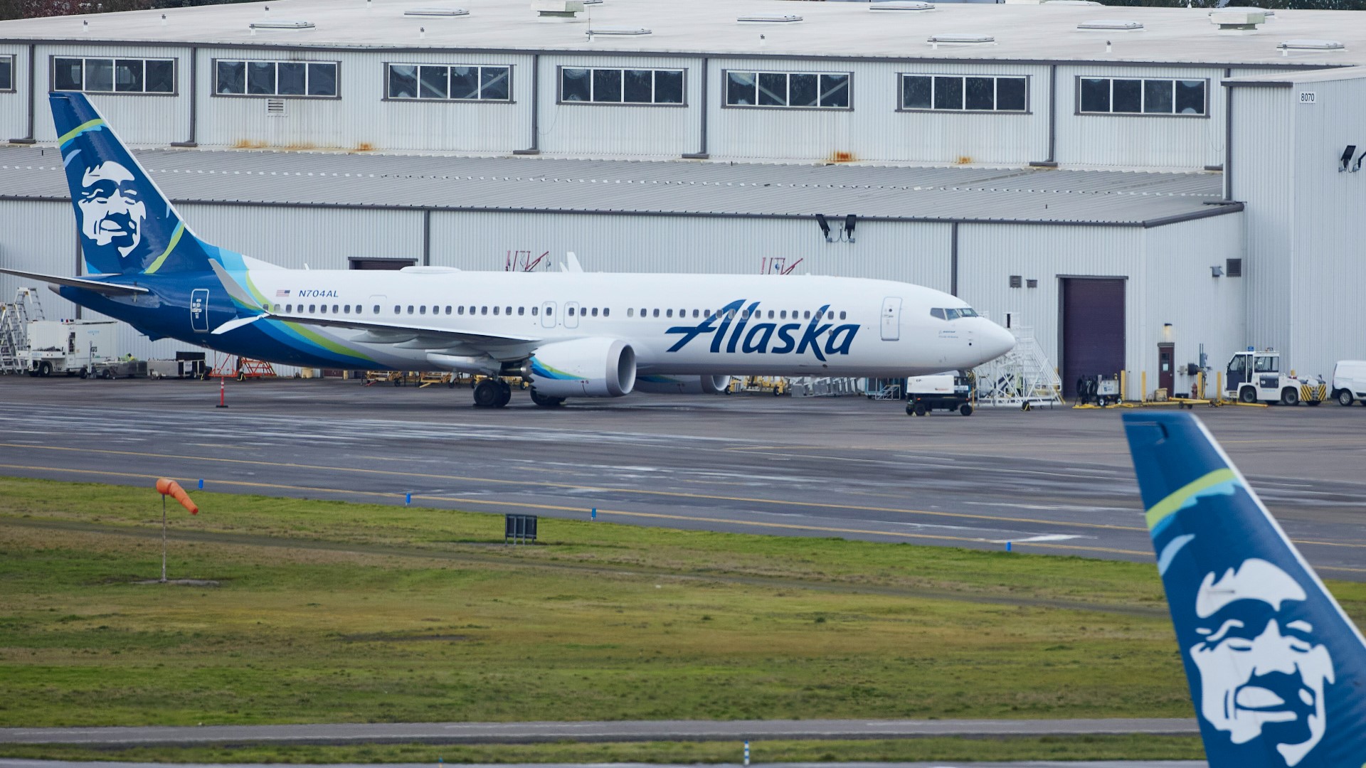 Boeing 737 Max 9 planes grounded after door plug comes off mid-air ...