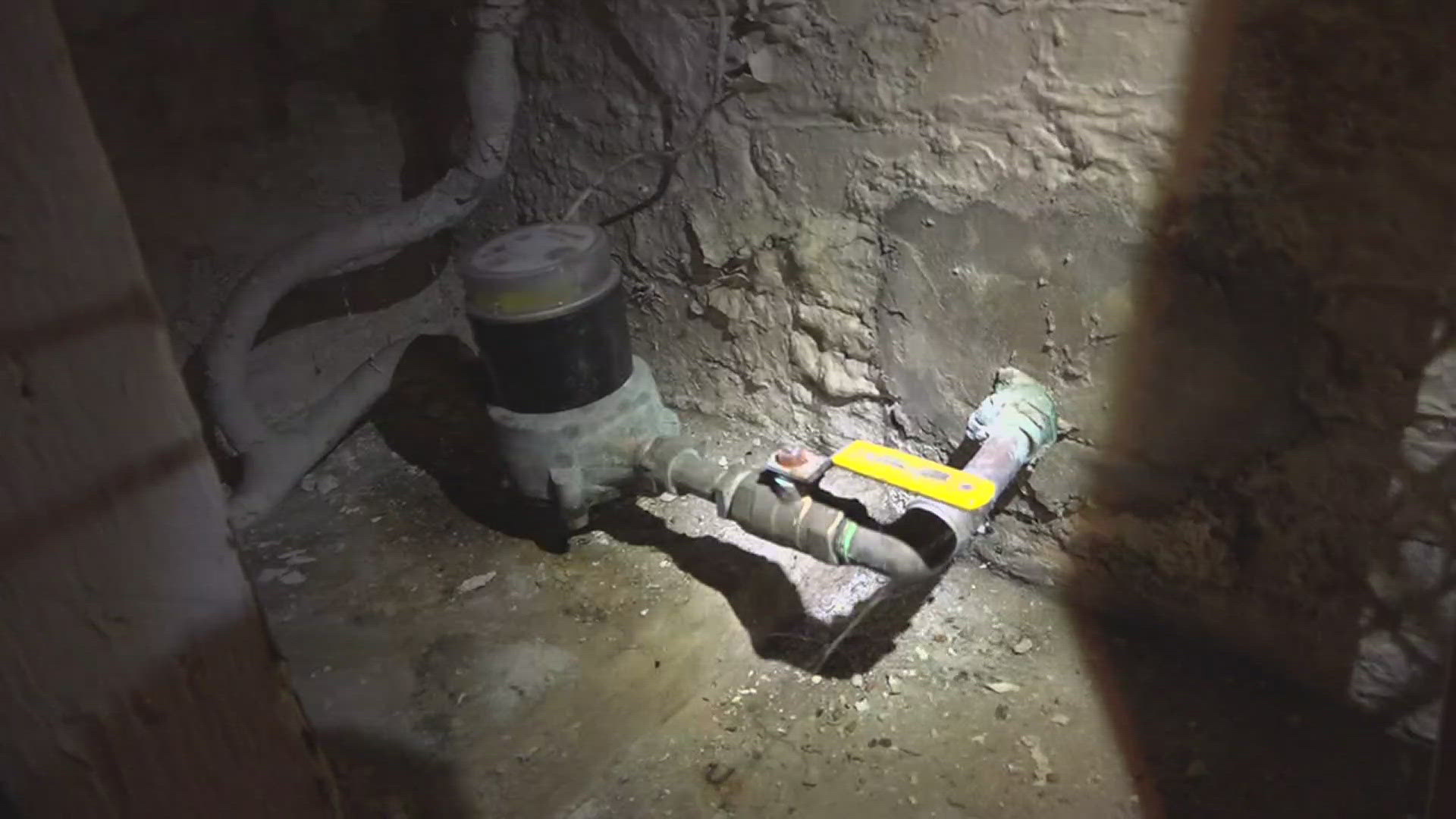 There are 2,000 lead service lines in Monmouth that need to be replaced.