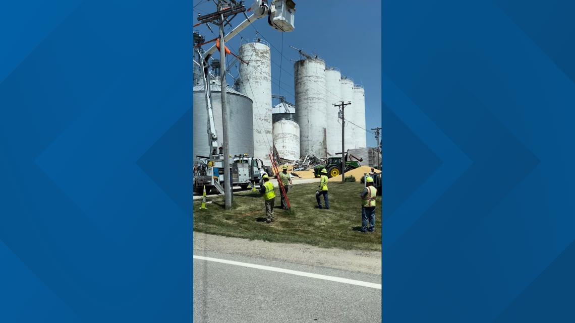 Grain silo collapses in Yarmouth, Iowa