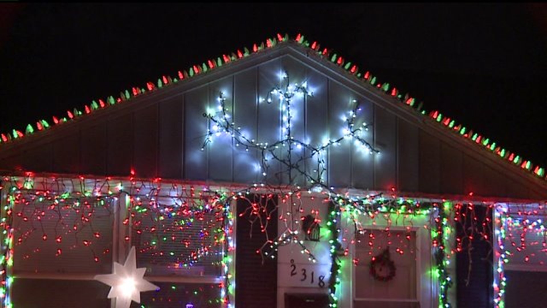 Bettendorf light display synced with 20 minutes of Christmas music