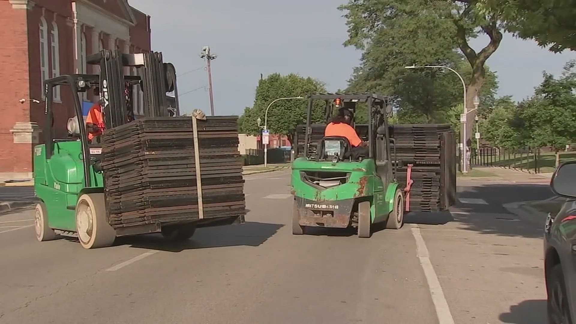 DNC security fencing going up in Chicago | wqad.com