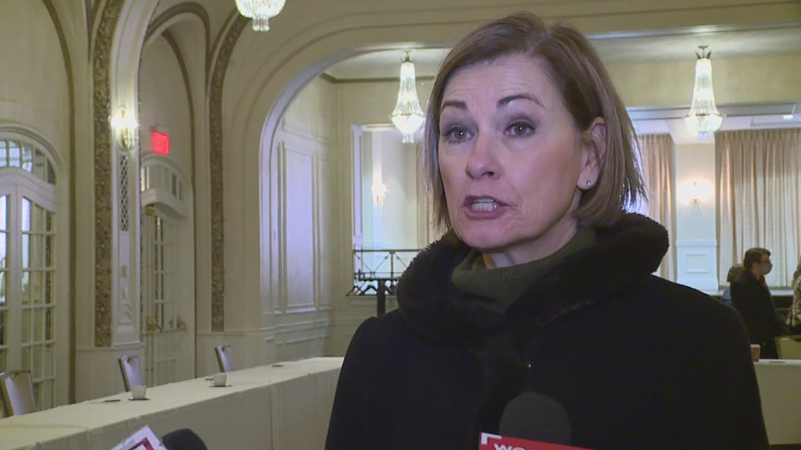 Iowa governor visits Davenport