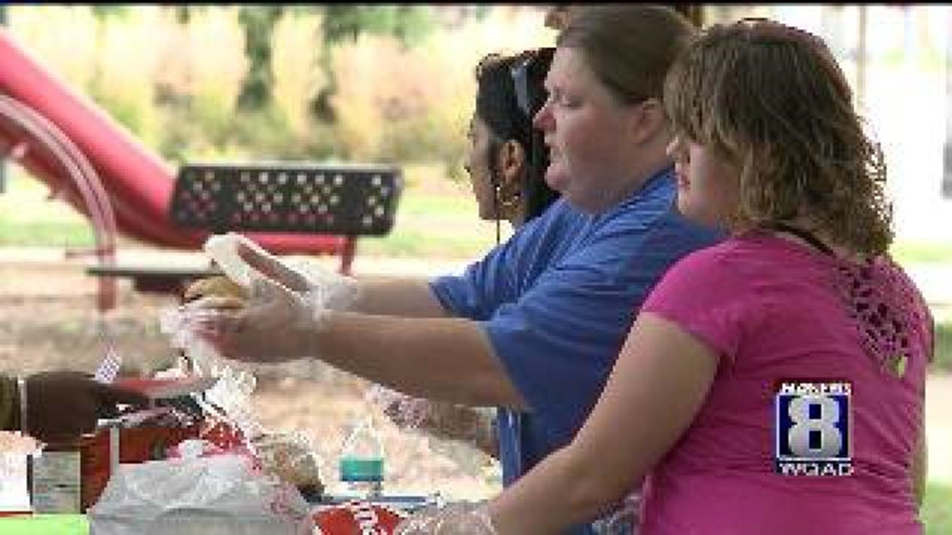 Group serves free meals for World Humanitarian Day