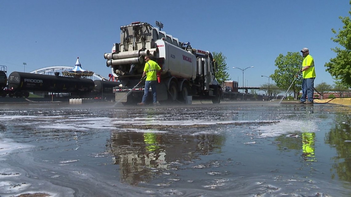 Davenport City Crews Begin Washing Away 2019 Flood Waters | Wqad.com