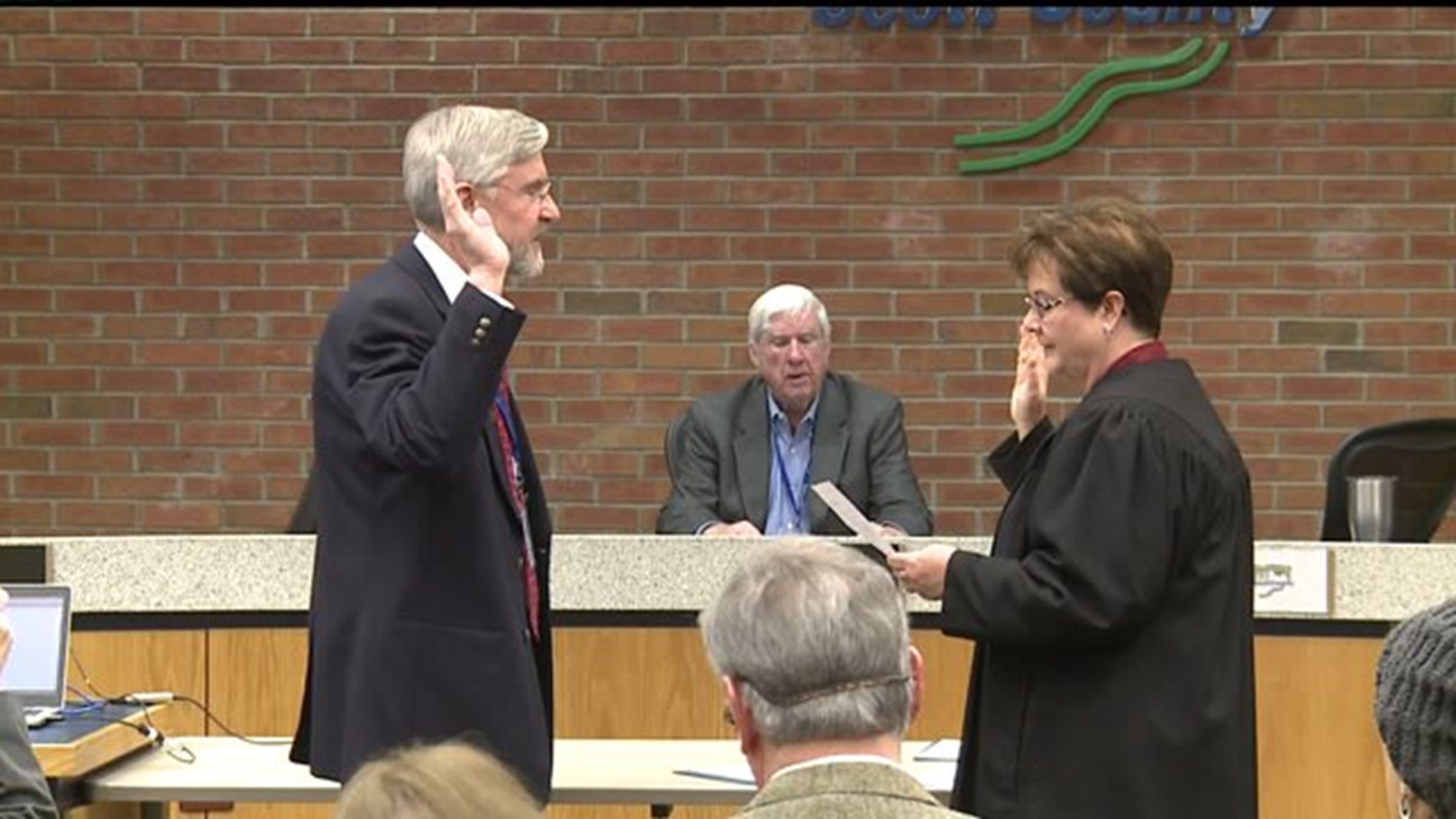Scott County Board swears in two new supervisors
