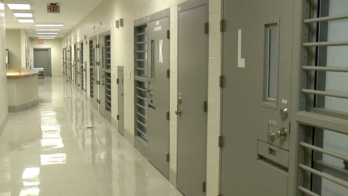 New IL law punishes prisoners for sexual attacks on prison staff | wqad.com