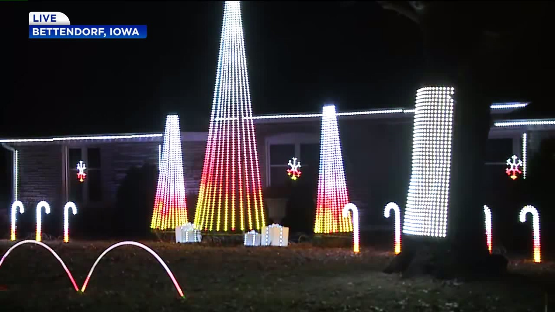 Oakbrook Place Lights in Bettendorf light up the holiday season