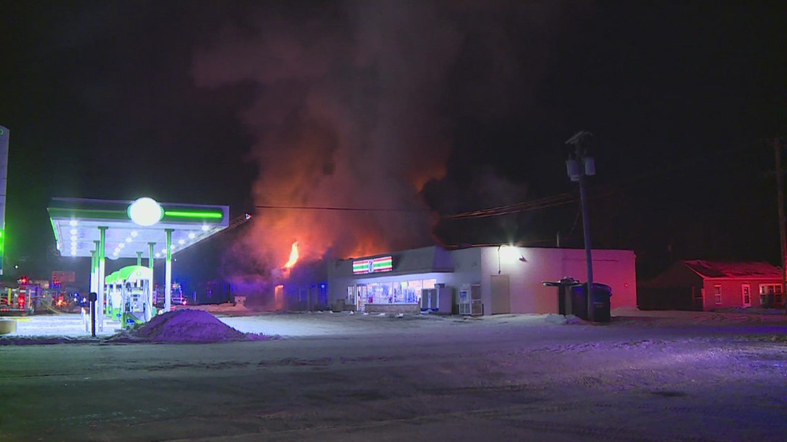 Large fire breaks out at laundromat in Colona