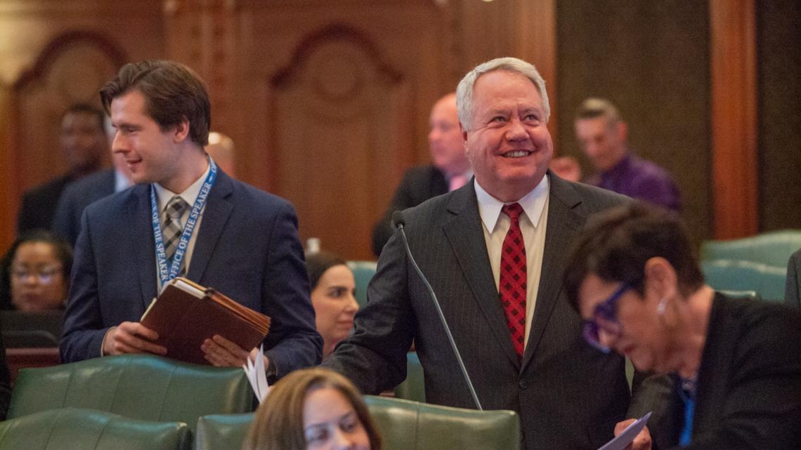 Illinois Democrats muscle through changes to ballot access - Vimarsana News