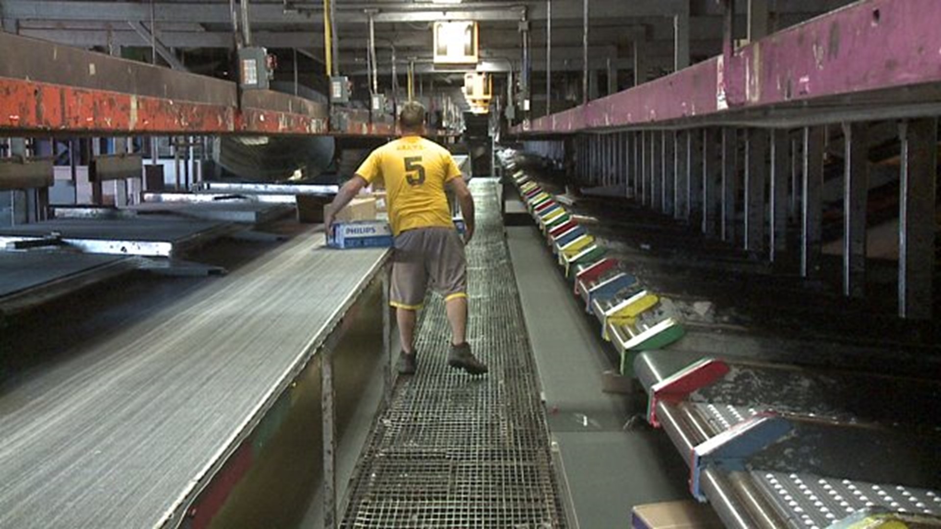 UPS hiring up to 300 in QCA