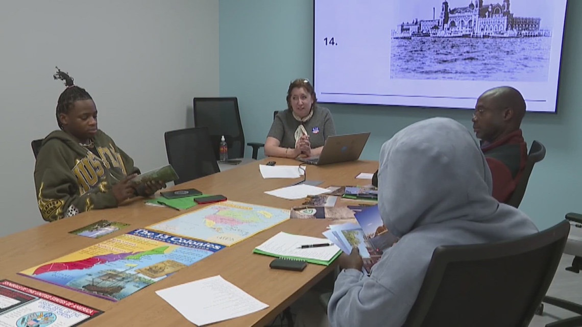Quad Cities citizenship class prepares permanent U.S. residents hoping to naturalize