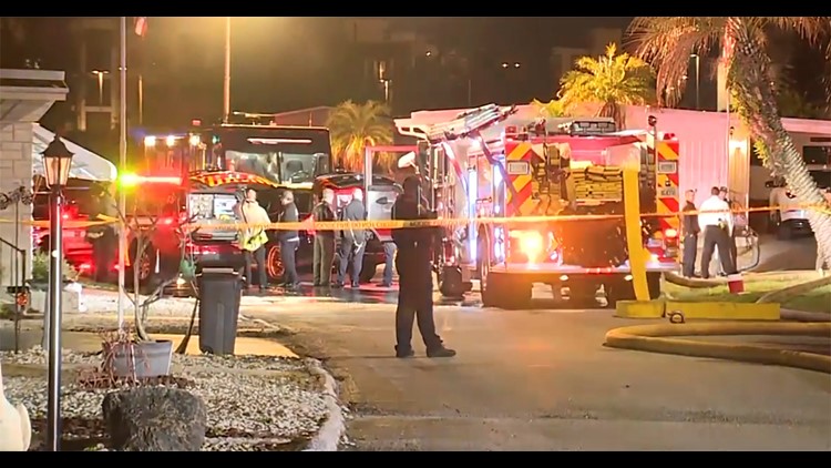 Several dead as small plane crashes and burns in Florida mobile home park