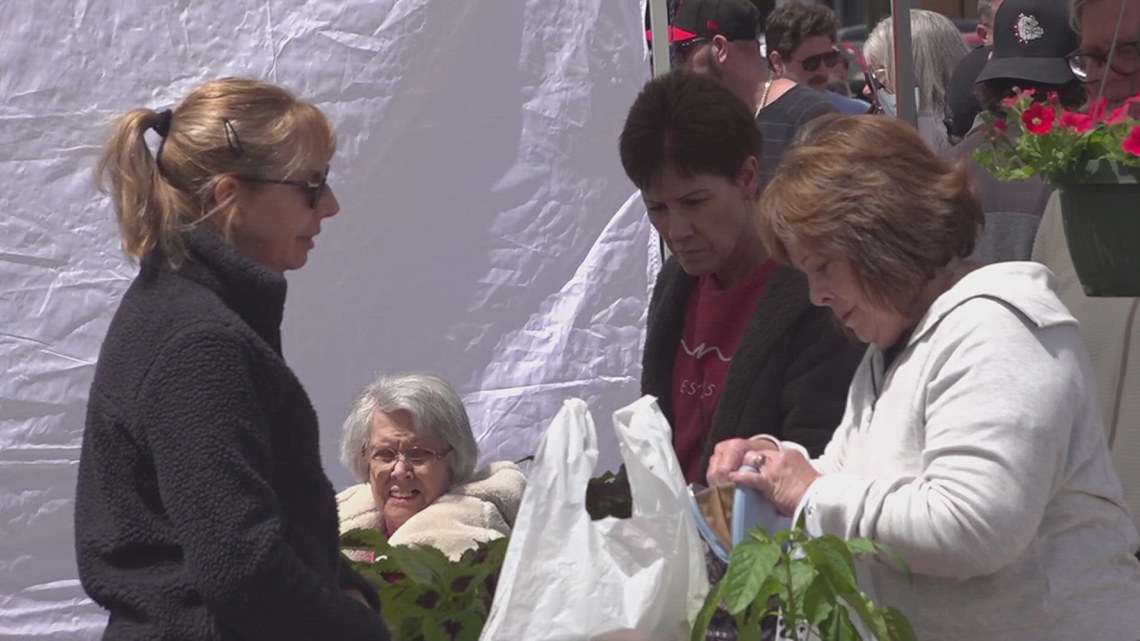 Quad Cities farmers market season begins with packed crowds and fresh demand for local goods