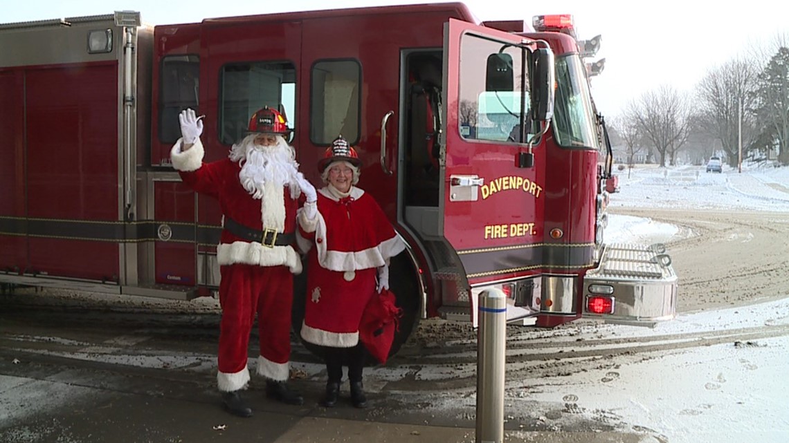 Santa & Mrs. Claus visit Genesis East Birth Center Patients - Vimarsana News