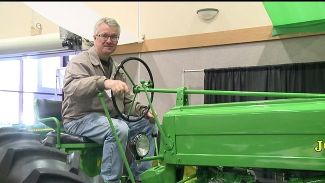 John Deere enthusiasts meet for Gathering of the Green | wqad.com