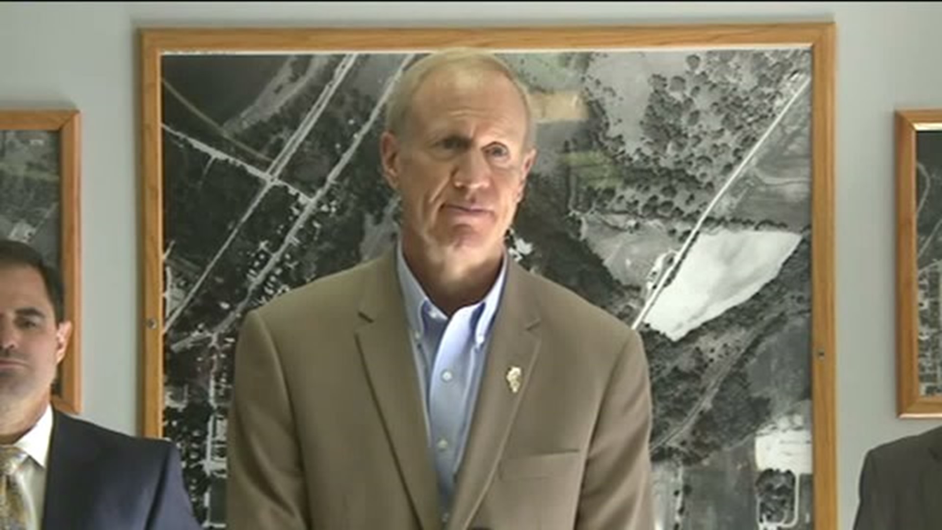 Gov Rauner asks Quad Cities to lean on local reps to pass two bills