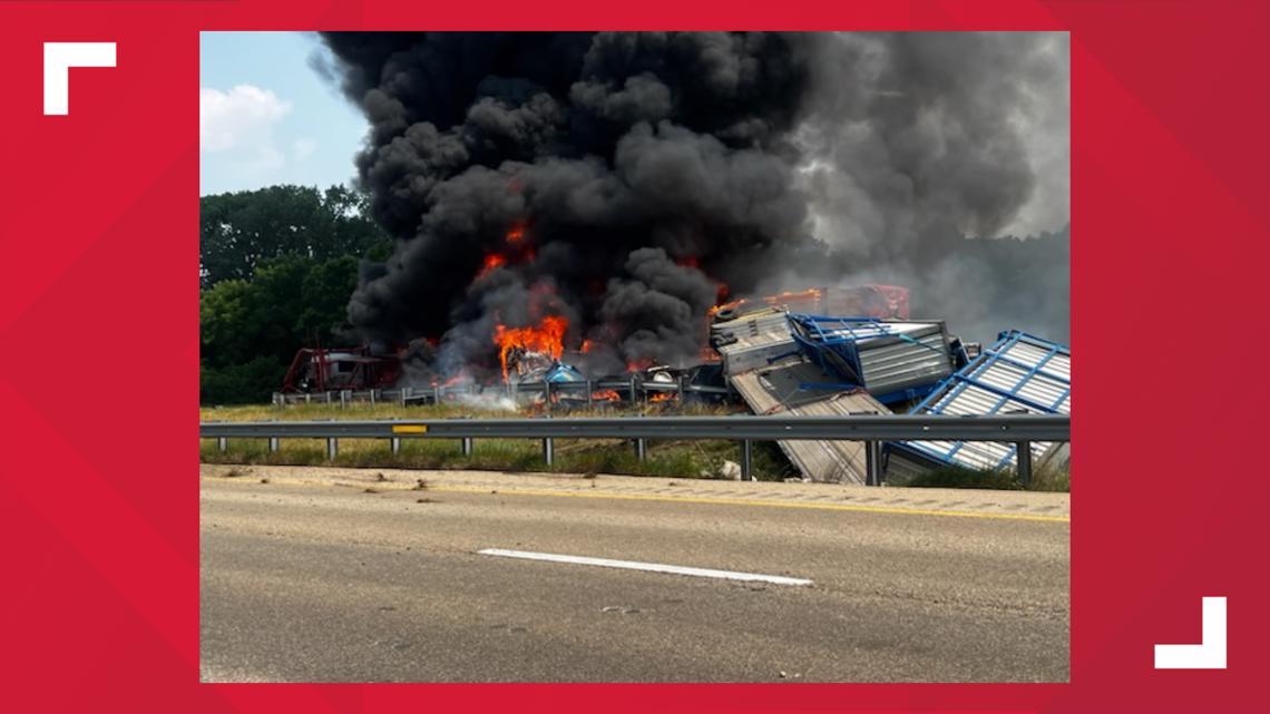 Interstate 80 crash blocks traffic in Bureau County, Illinois - Vimarsana News