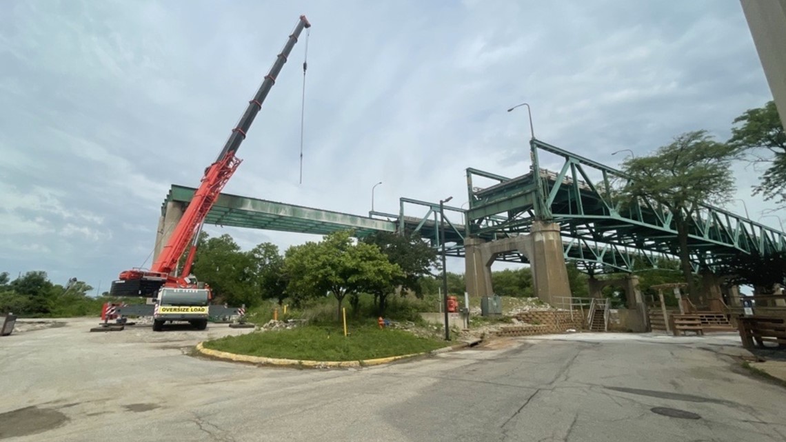 Crews demolish final Illinois land span of old I-74 bridge | wqad.com