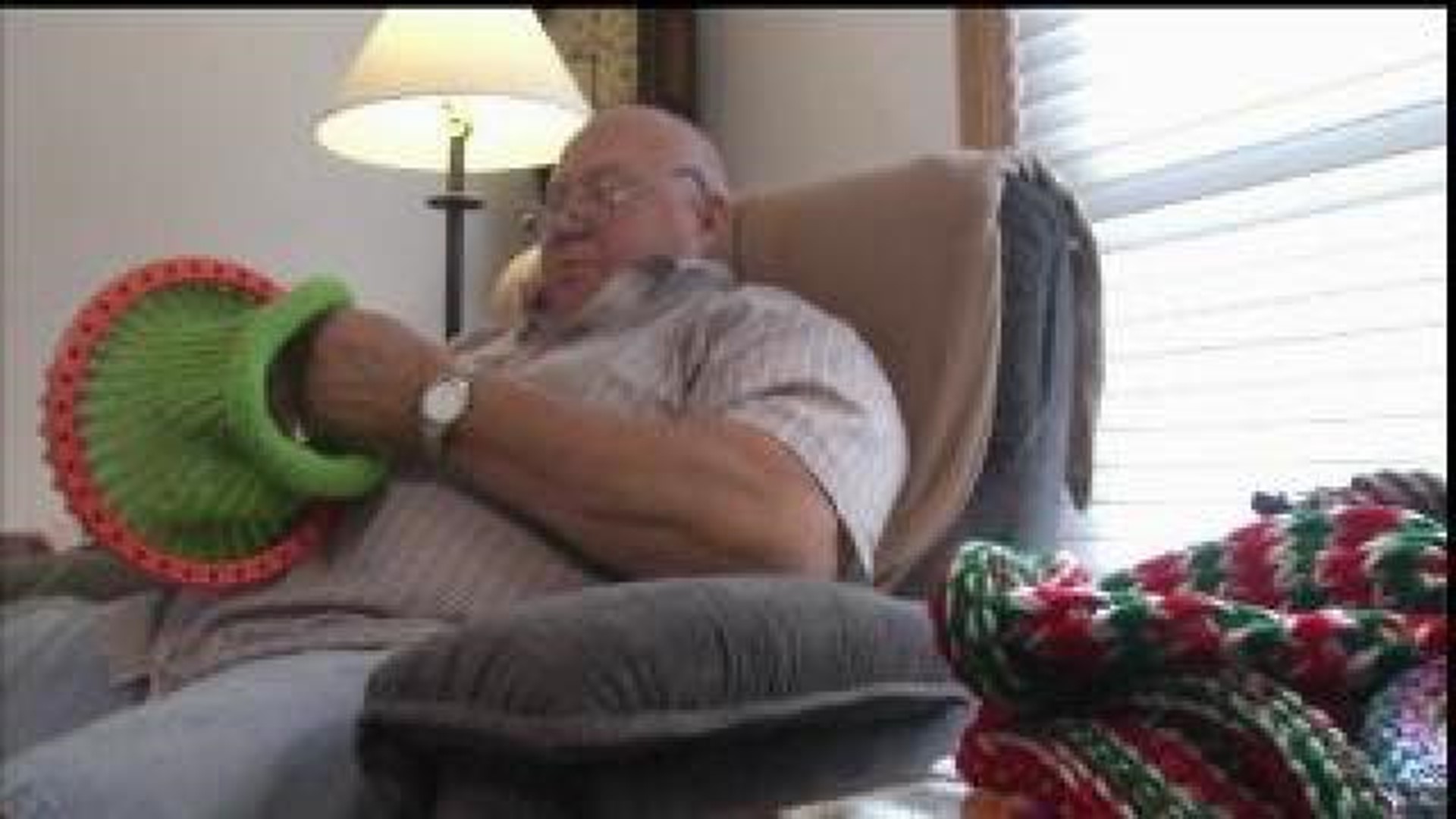 Iowa man knits hundreds of hats for charity