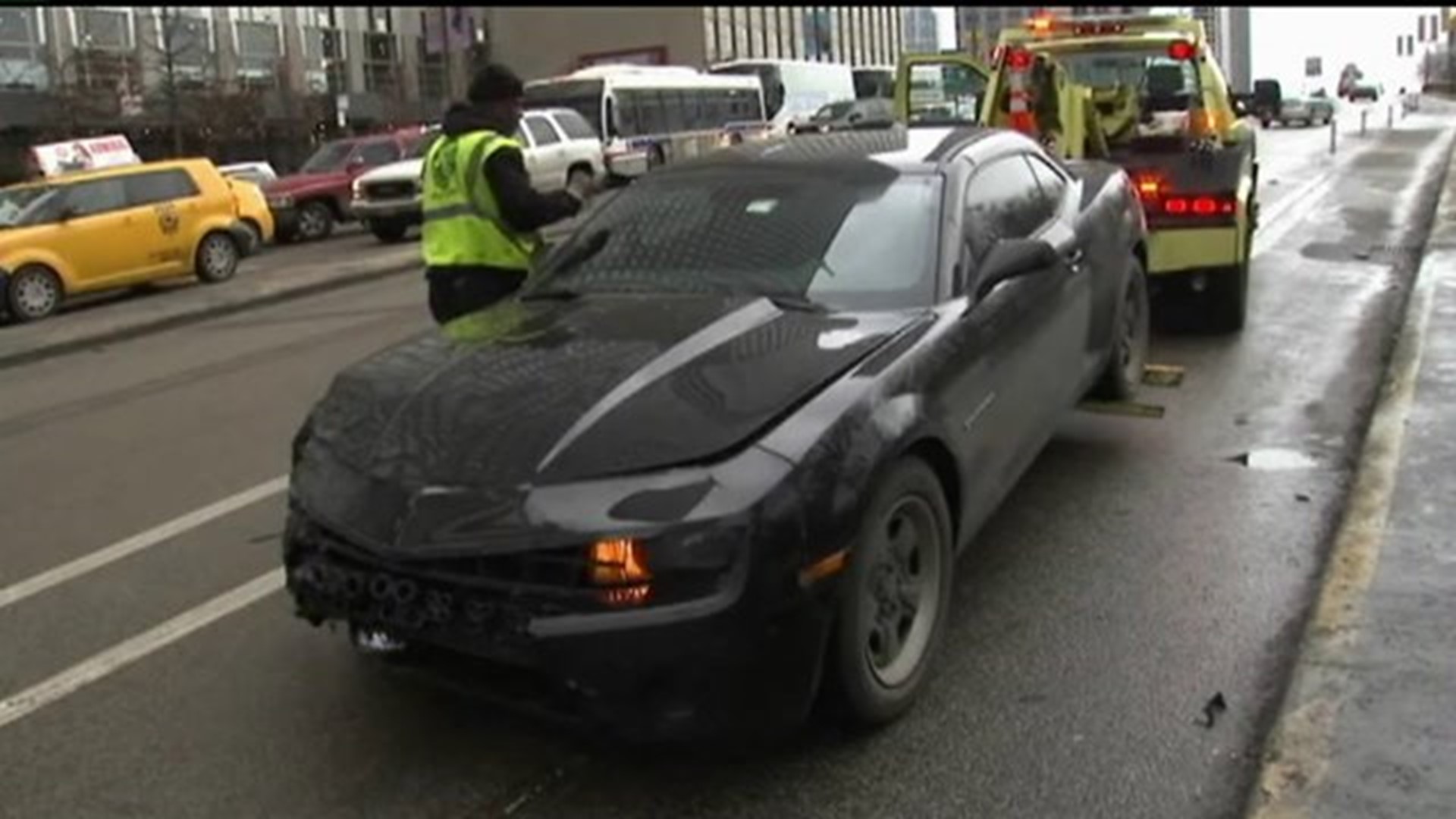 Illinois governor`s motorcade involved in Chicago crash