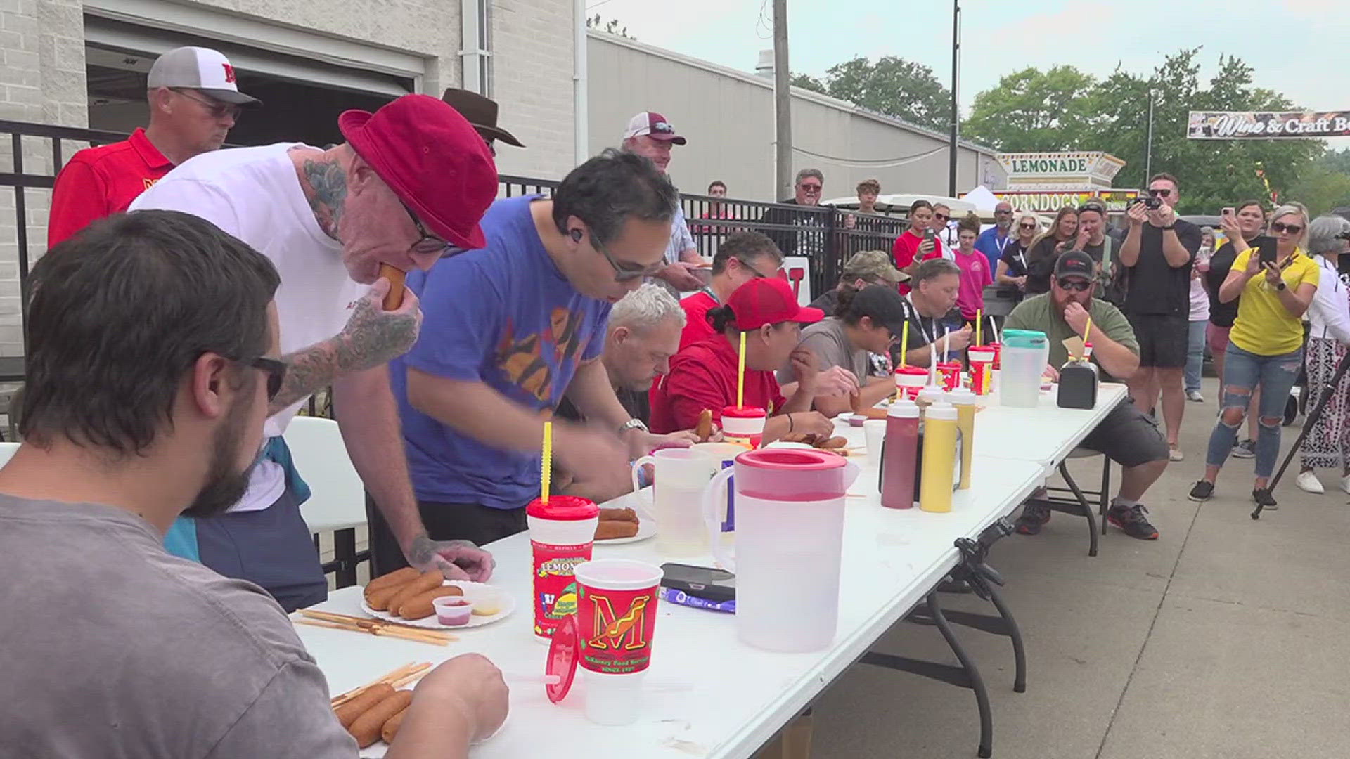 Mississippi Valley Fair crowns 2025 Corndog Eating champion | wqad.com