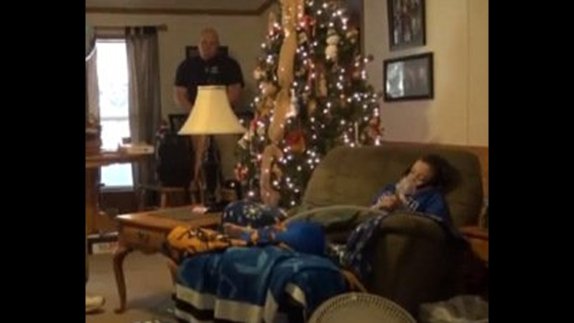 World rallies to send Christmas cards to terminallyill boy