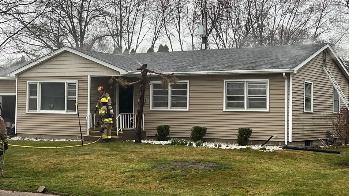 Family of 6 displaced by fire in East Moline | wqad.com