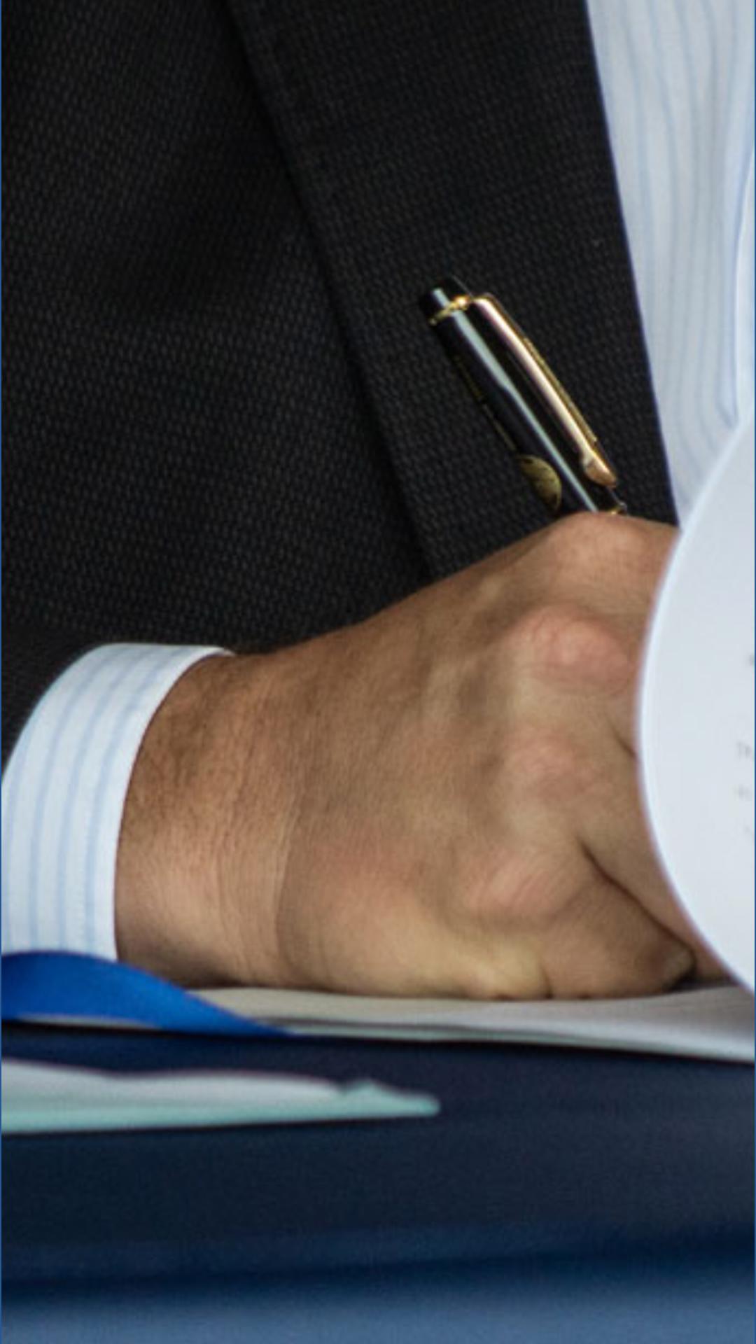 Illinois governor signs over 260 bills into law | wqad.com