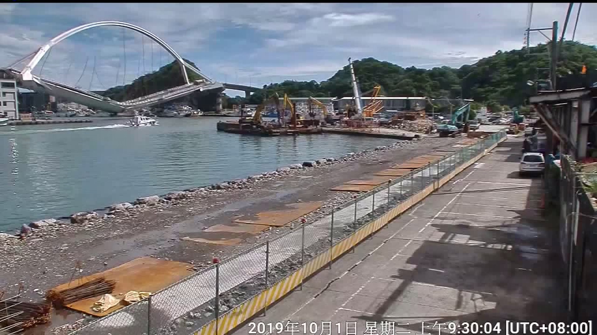 Bridge collapse in Taiwan caught on camera