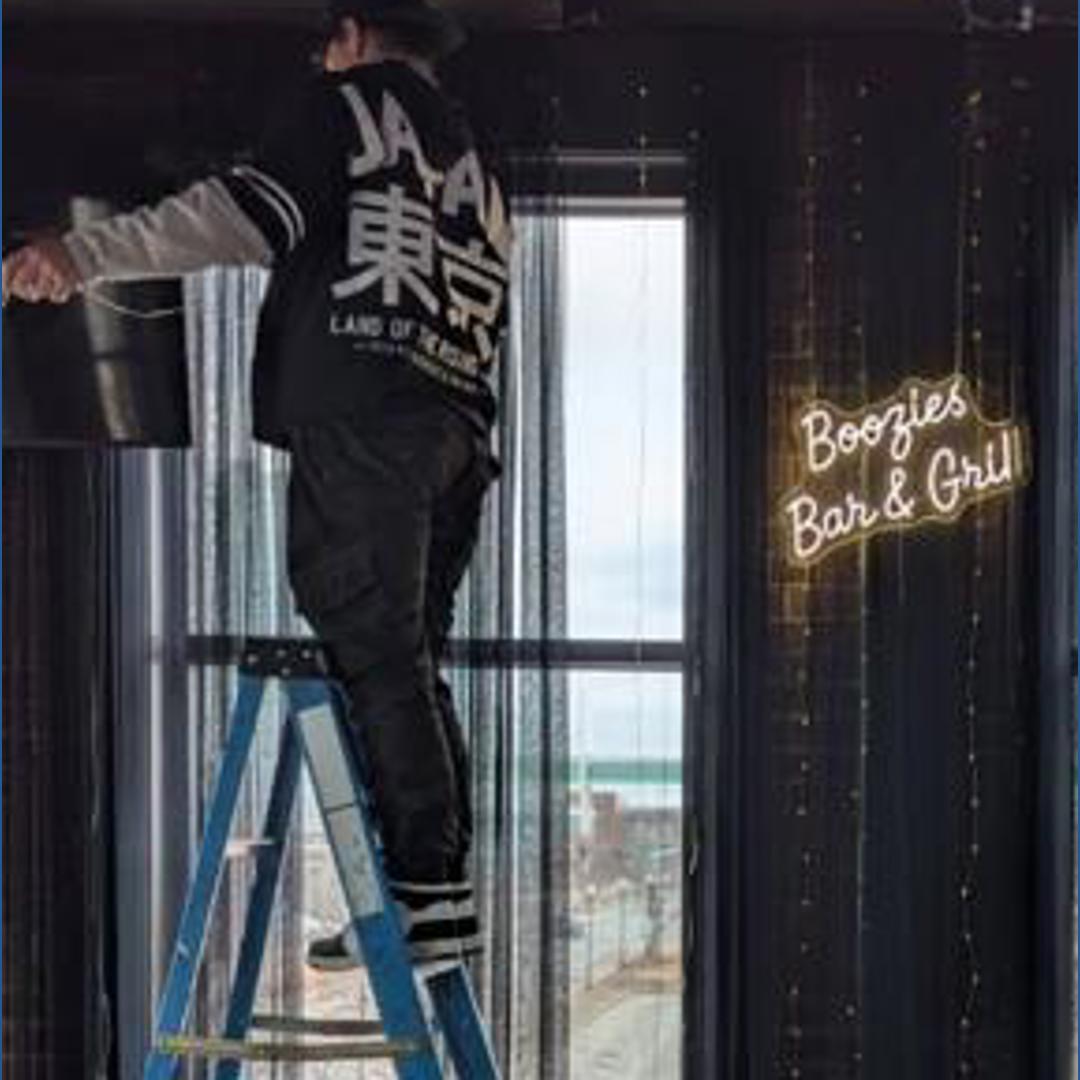 Boozies Bar & Grill set to reopen at new Freight House location | wqad.com