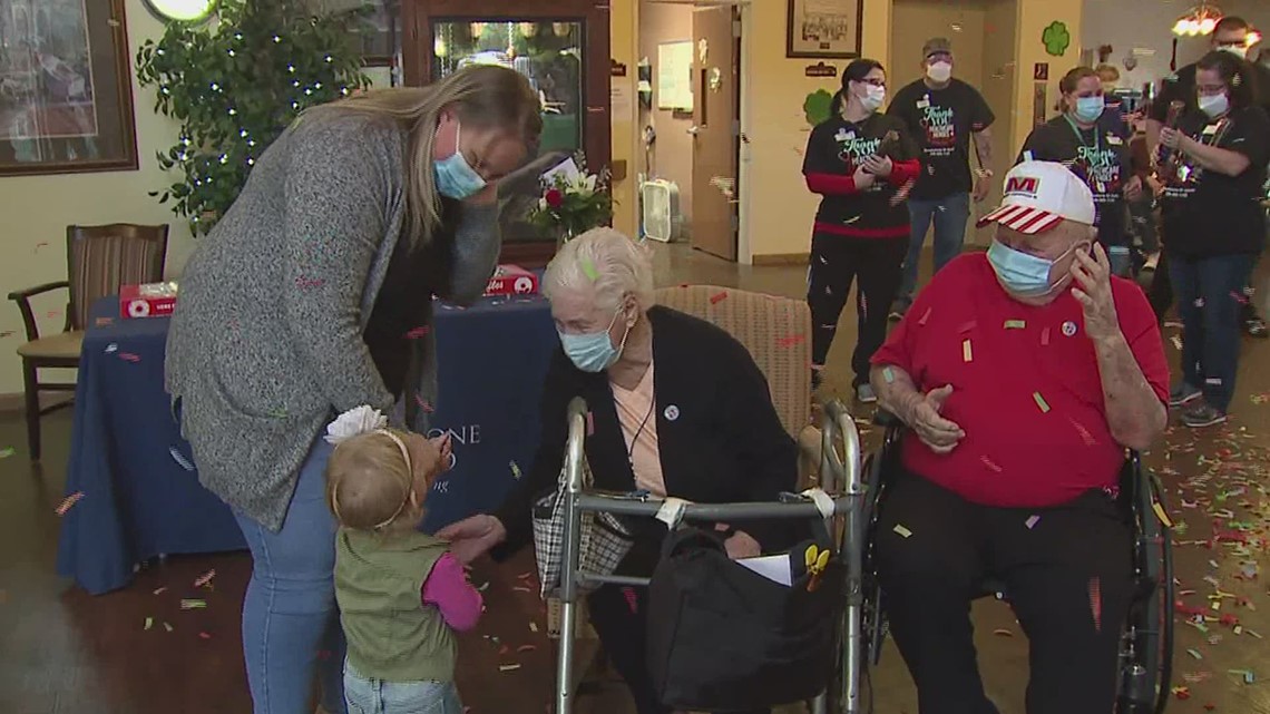 Watch Brookstone of Aledo senior home residents reunite with love ones