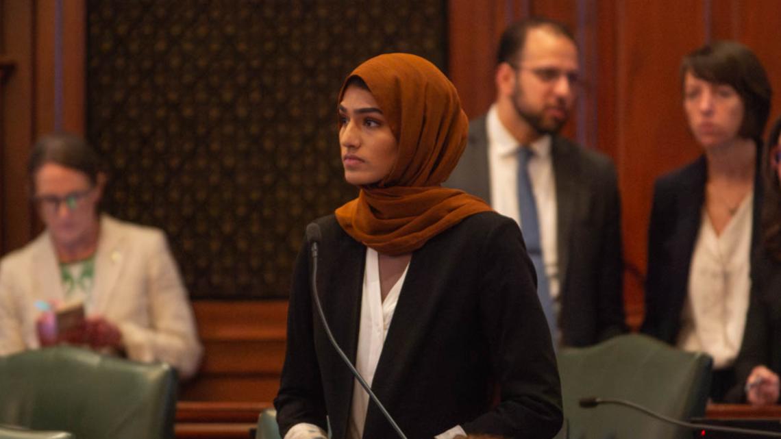 Illinois House narrowly advances measure aiming to control prescription drug prices