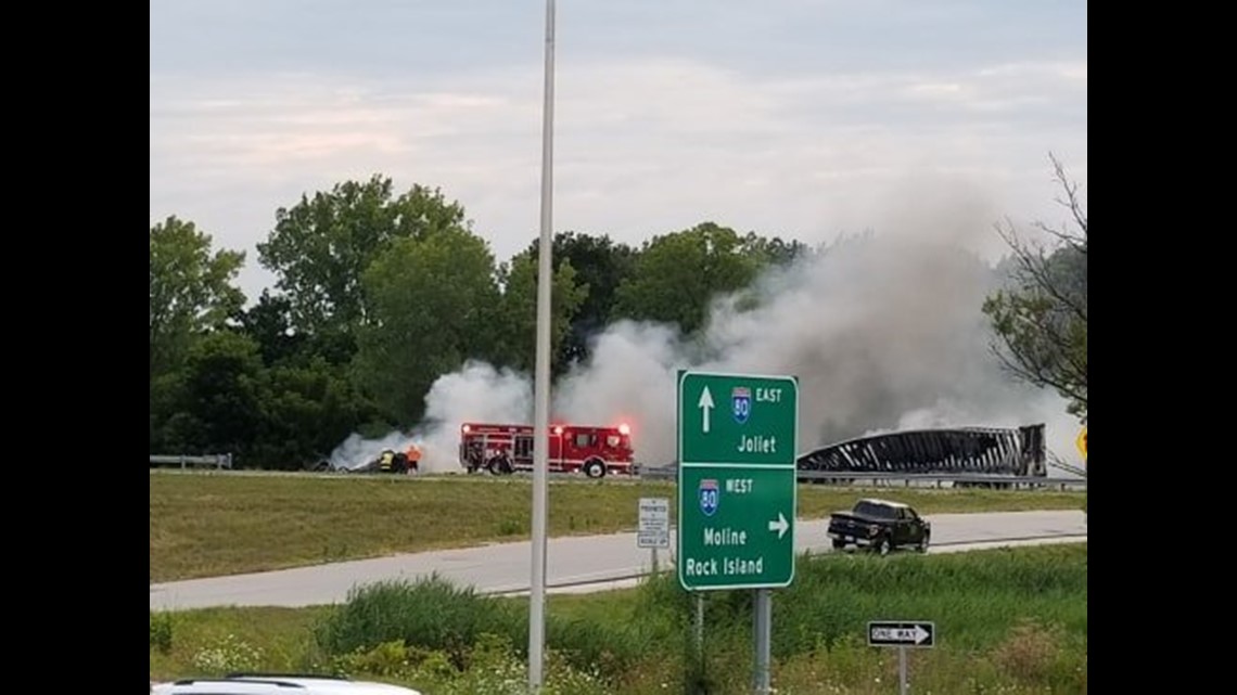 UPDATE At least one dead after semi truck crash on I80 near Geneseo