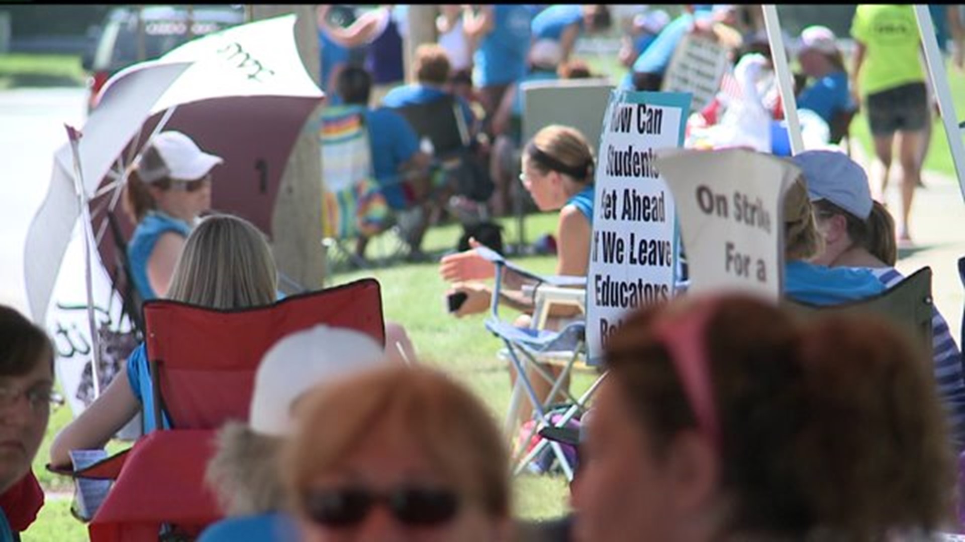 Galesburg teacher strike continues, negotiations stalled over teacher recall rights