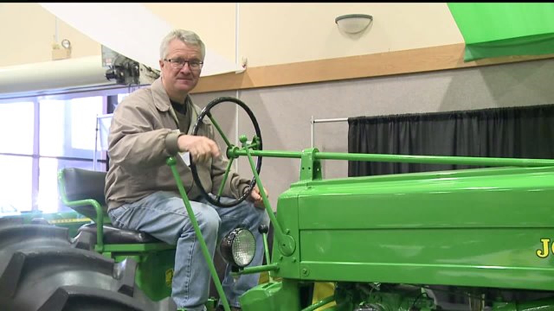 John Deere enthusiasts meet for Gathering of the Green.