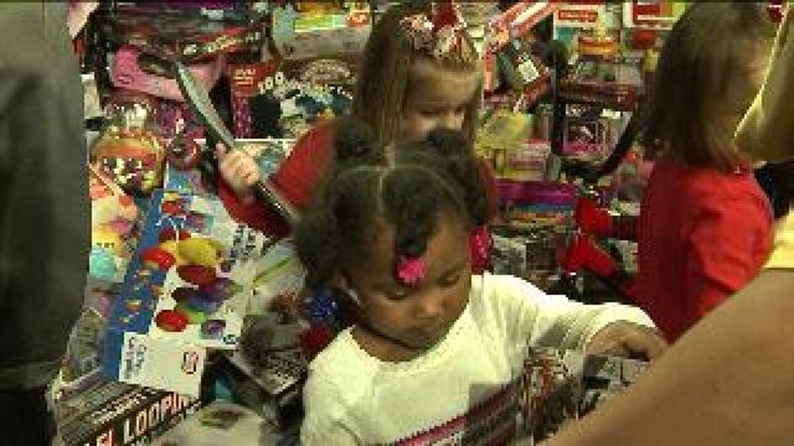 Marines Gather Toys For Toys For Tots Program | Wqad.com