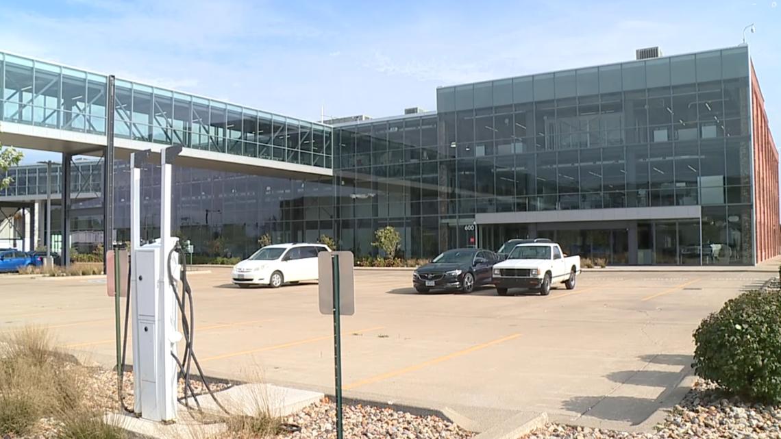 Muscatine-based HNI to acquire rival Steelcase in $2.2B merger