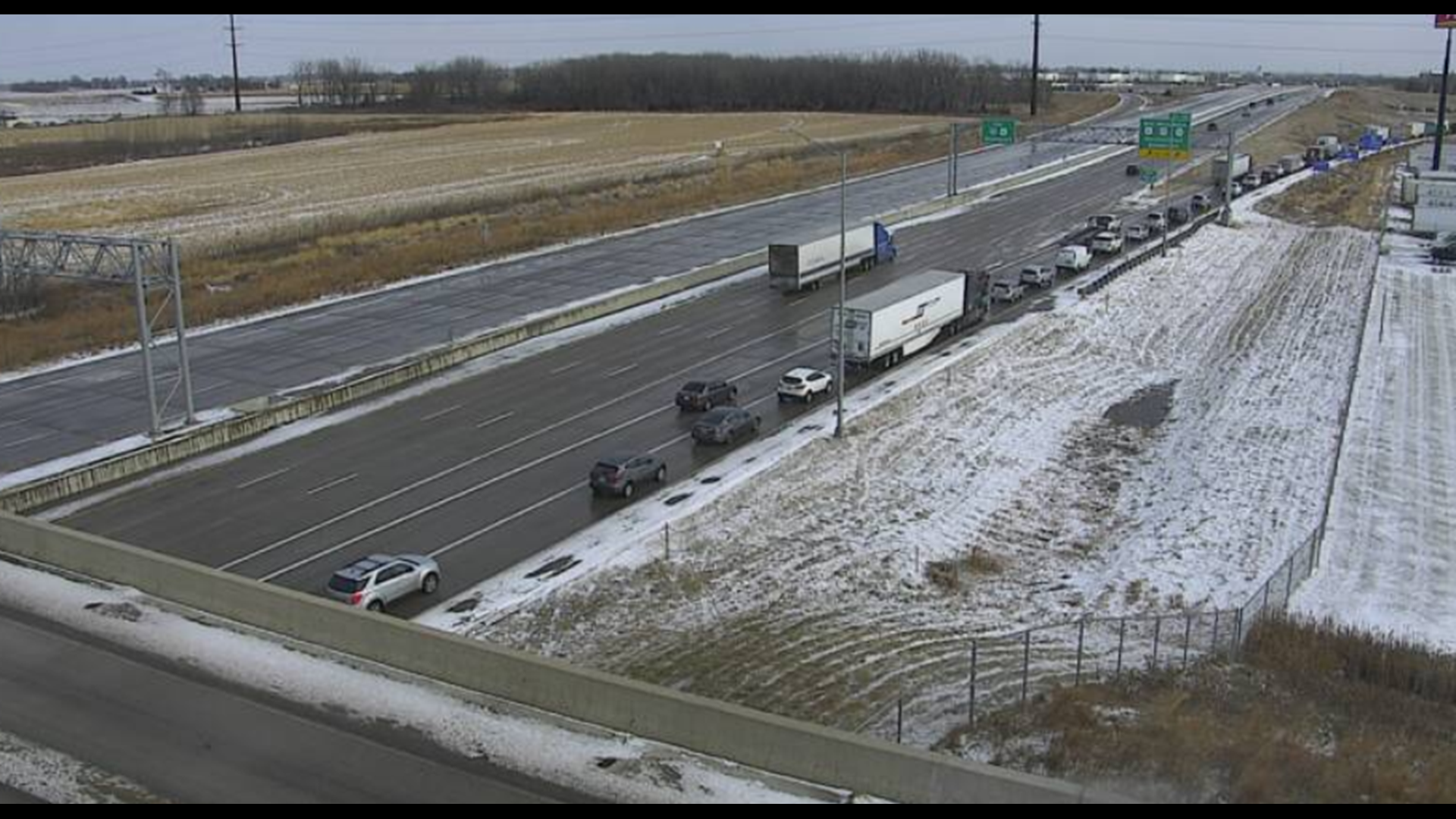 Report: I-80 near Des Moines closed due to multi-vehicle crash | wqad.com