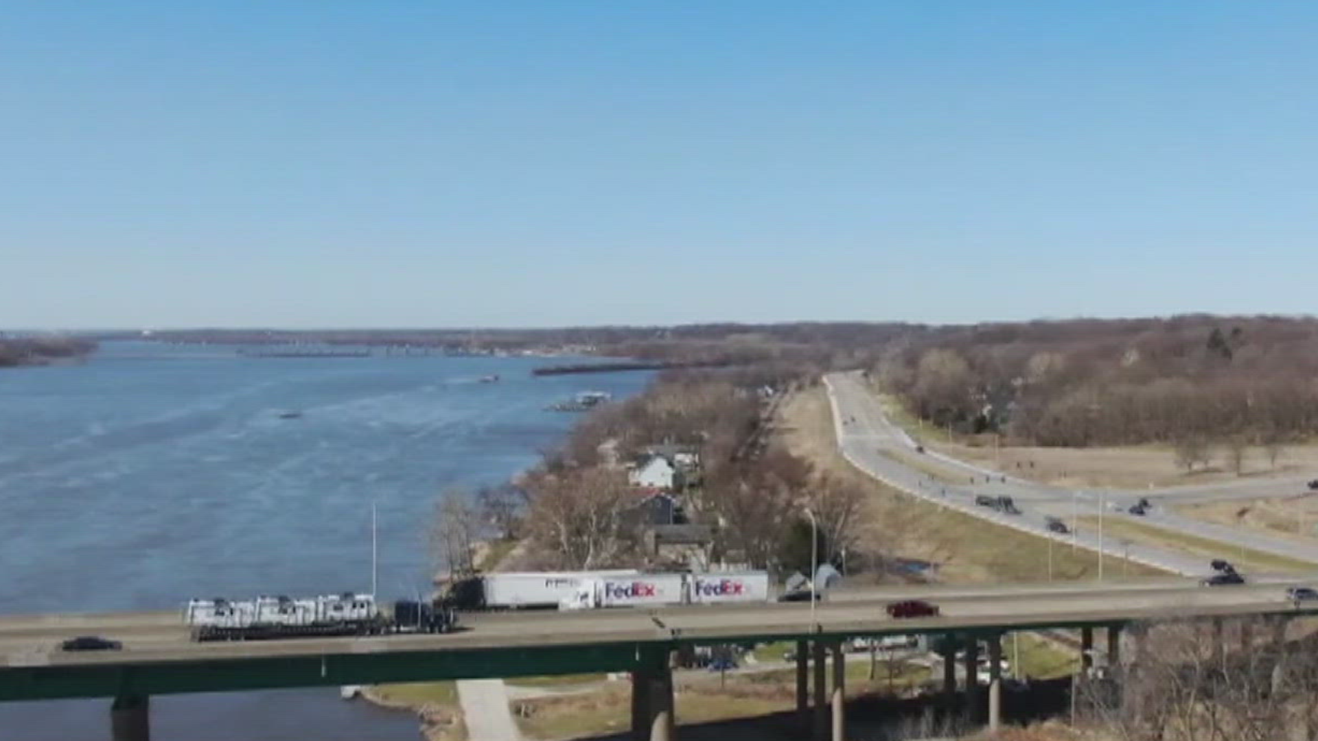 The preferred plan of the Iowa and Illinois Departments of Transportation would require demolishing the I-80 bridge.